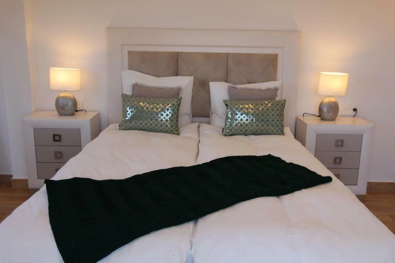 Vivatenerife - Gorgeous Villa With Heated Pool Buzanada İspanya